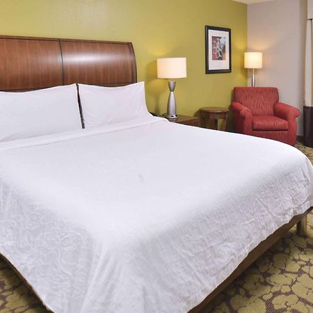 Hilton Garden Inn Indianapolis/Carmel Exterior photo