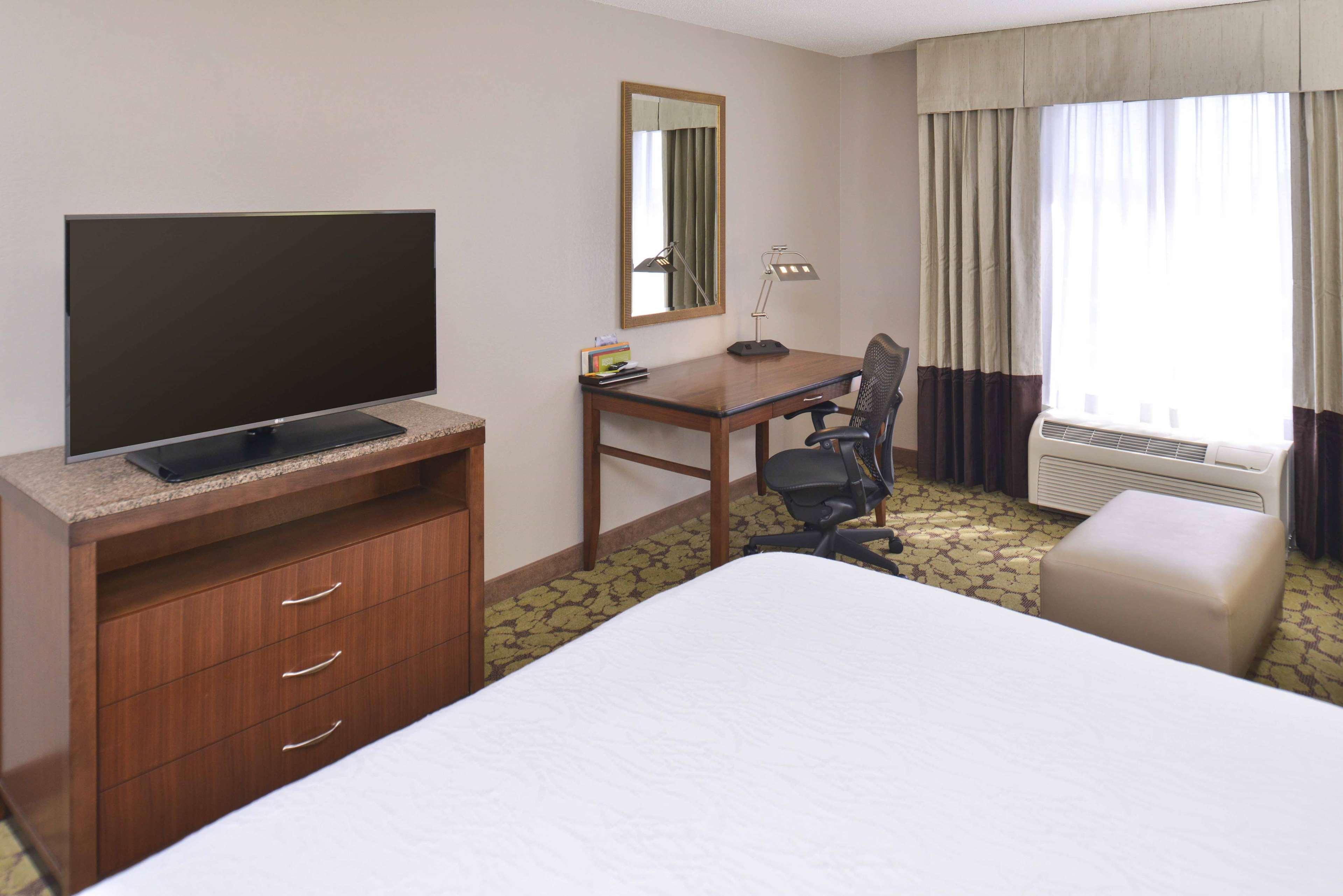 Hilton Garden Inn Indianapolis/Carmel Exterior photo
